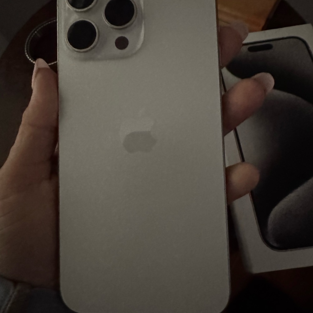 Silver Smartphone - Picture 2 of 13